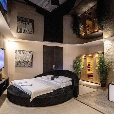 Oda ve Kahvaltı Madison - Square Sava 3*