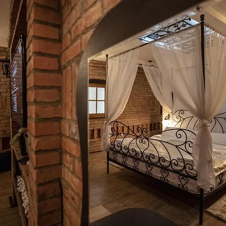 Madison - Square Sava بلغراد