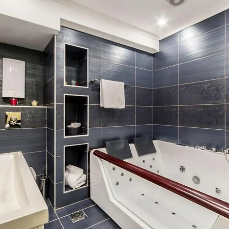 Madison - Square Sava Oda ve Kahvaltı 3*