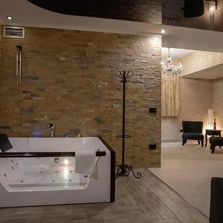 Madison - Square Sava 3*