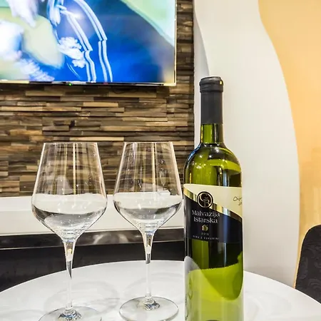 فندق مبيت وإفطار Madison - Square Sava بلغراد