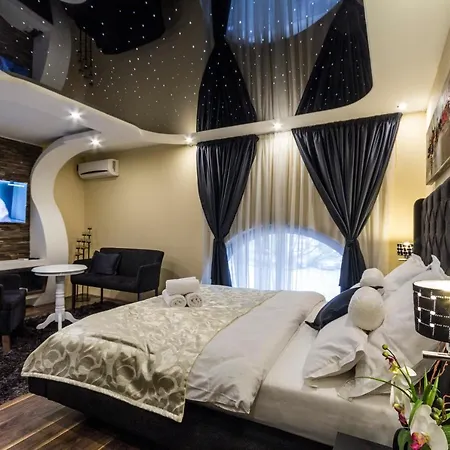 Oda ve Kahvaltı Madison - Square Sava 3*