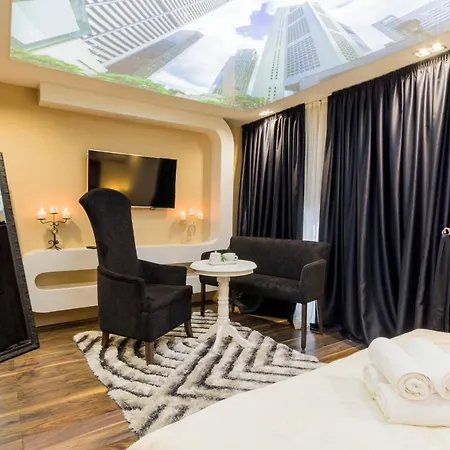 فندق مبيت وإفطار Madison - Square Sava