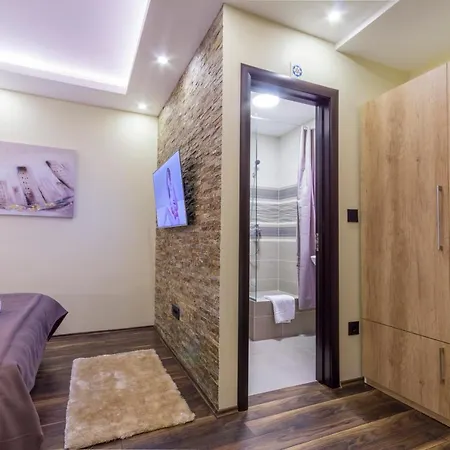 Madison - Square Sava