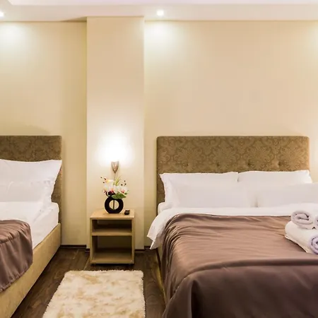 Oda ve Kahvaltı Madison - Square Sava 3*