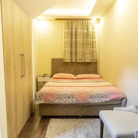 Madison - Square Sava Bed & Breakfast 3*