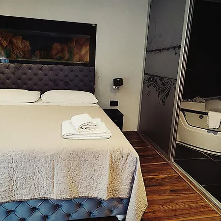 فندق مبيت وإفطار Madison - Square Sava بلغراد