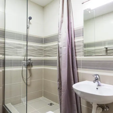 Madison - Square Sava Oda ve Kahvaltı 3*