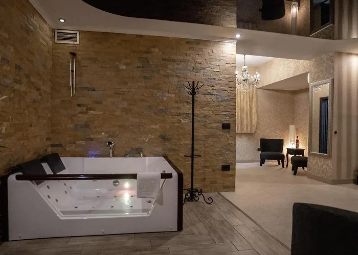 Madison - Square Sava 3*